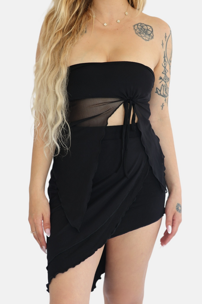 Black strapless mesh tie top – bold festival set piece by KESS
טופ רשת סטרפלס שחור עם קשירה – בגדים  לפסטיבלים  | KESS