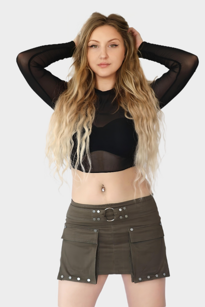 Festival-ready Green pocket mini skirt – bold and alternative style by KESS
חצאית מיני ירוק זית עם כיסים – לוק לפסטיבלים ומסיבות | KESS

