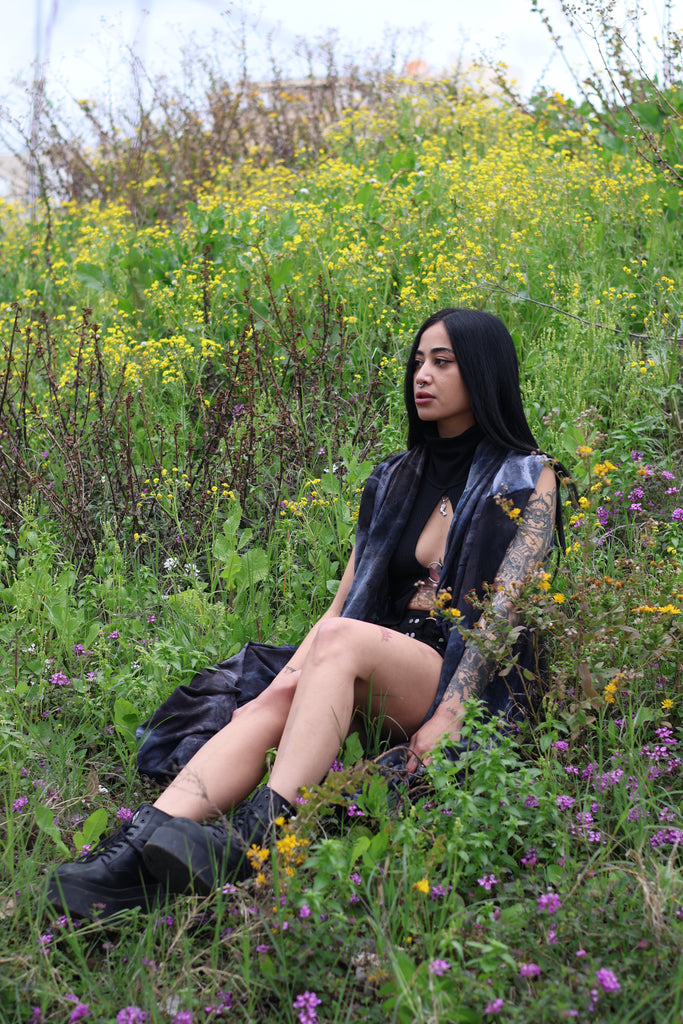  Washed mocha desert vest – earthy and bold festival-ready look by KESS
וסט אוברסייז  עם בד שטוף ומראה פראי. מושלם לפסטיבלים, מסיבות וטוטאל לוק ייחודי לנשים וגברים עם נוכחות.